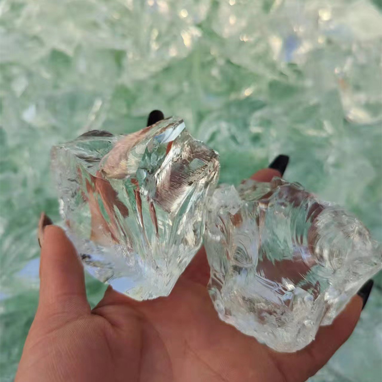Manufacturer provides colored glass sand for epoxy flooring wear-resistant material, black glass sand