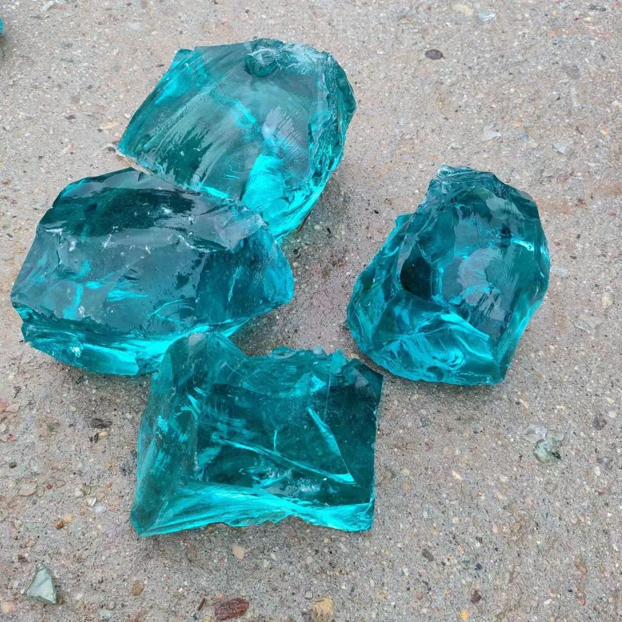 High quality glass rock garden decoration with 30 cm irregular glass block dark blue broken glass rock