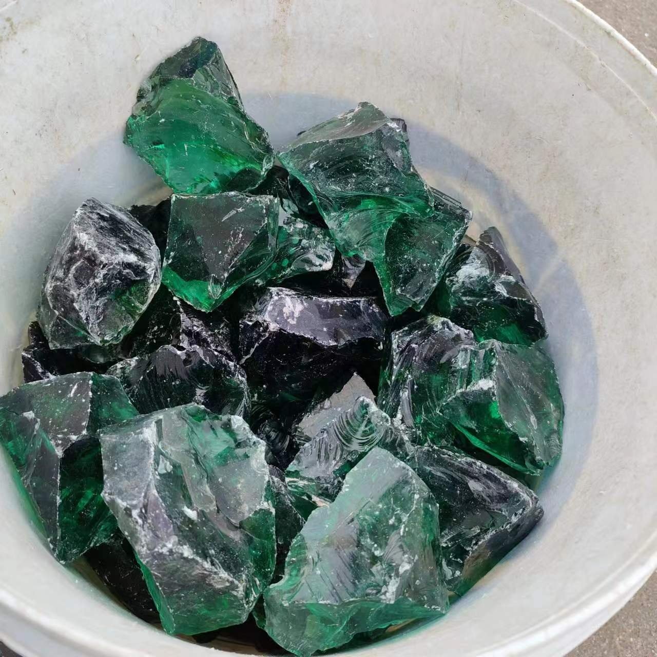 High quality glass rock garden decoration with 30 cm irregular glass block dark blue broken glass rock