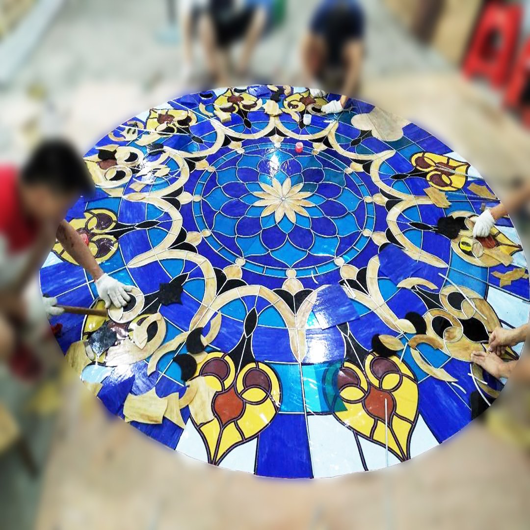 Customized 3mm Thick Stained Art Glass Sheets Tempered Insulated Church Pattern Glass for Dome and Staircase Application