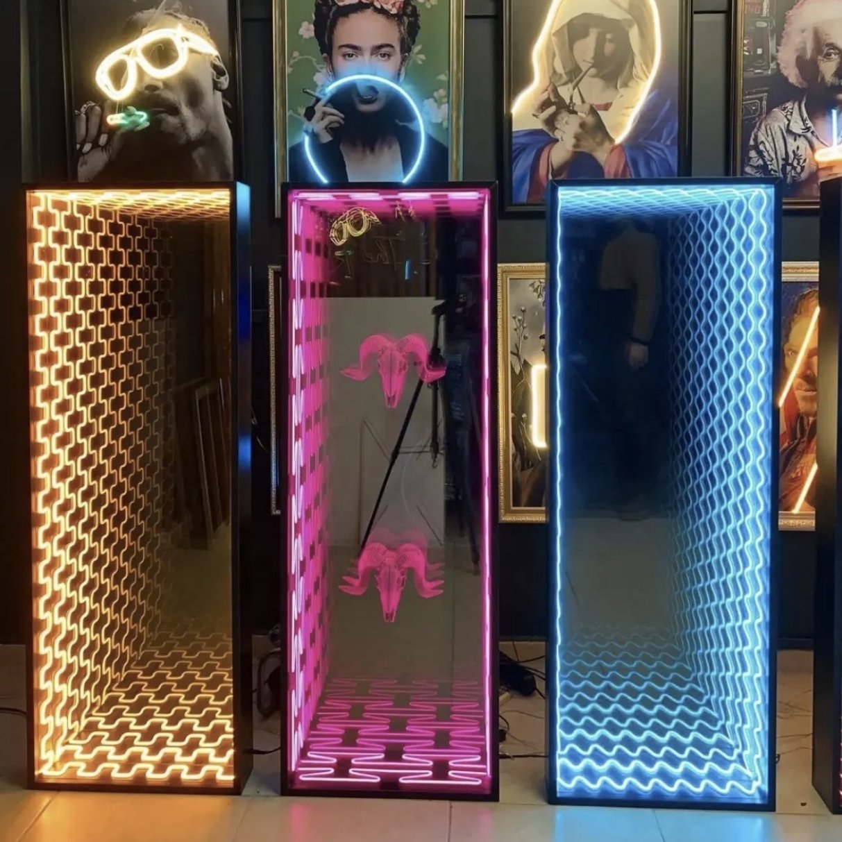 Free Standing Infinite Mirror Sign LED Neon Sign With Metal Channel Infinity Mirror For Interior Decoration