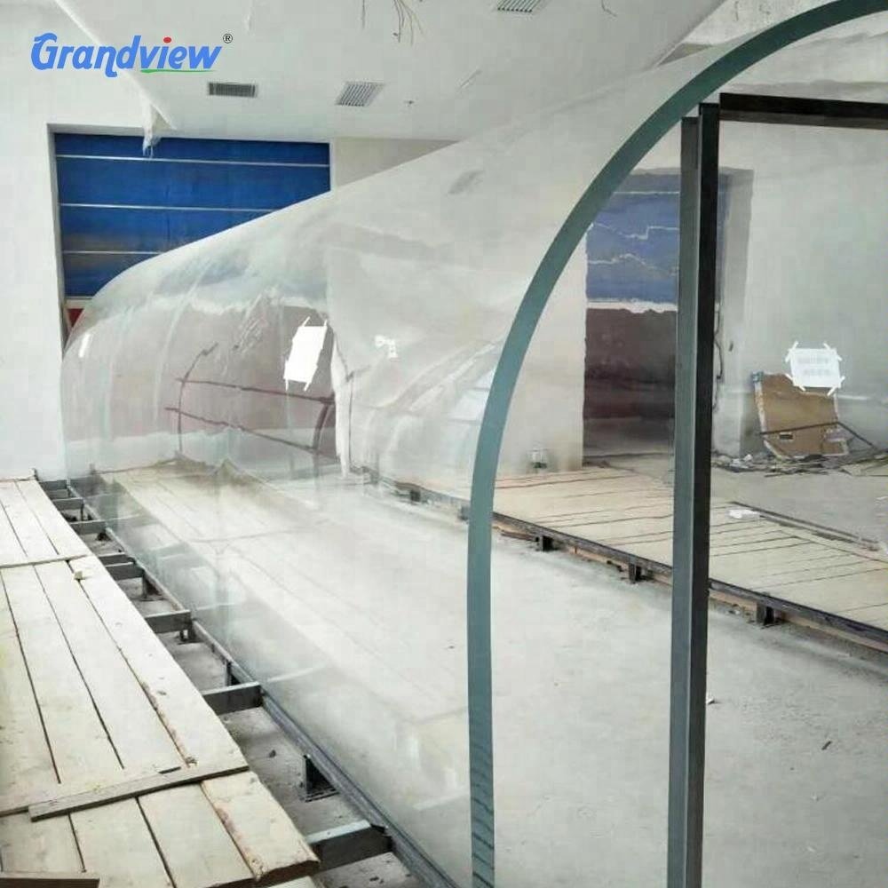 Underwater wall-to-wall one time cast transparent acrylic glass tunnel aquarium