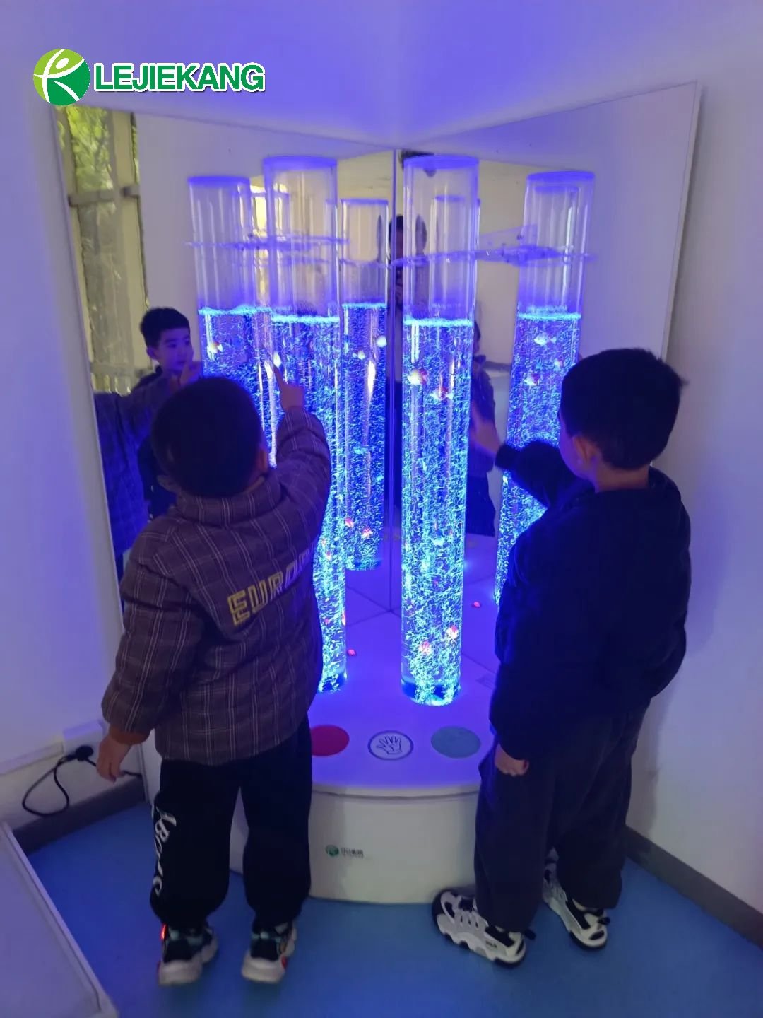 Chameleon Light-emitting Diode Bubble Tube Sensory Chamber Interactive Sensory Aquarium Bubble Tube For Autistic Children