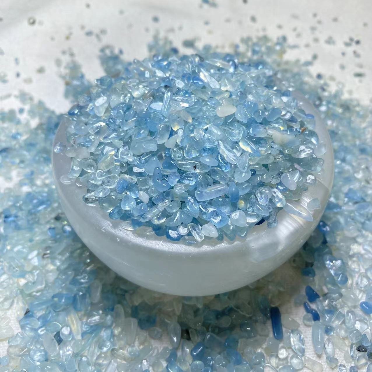 High Quality Aquamarine Chips Polished Irregular Aquamarine Crystal Chips DIY Gemstones for Aquarium Home Decoration Gift