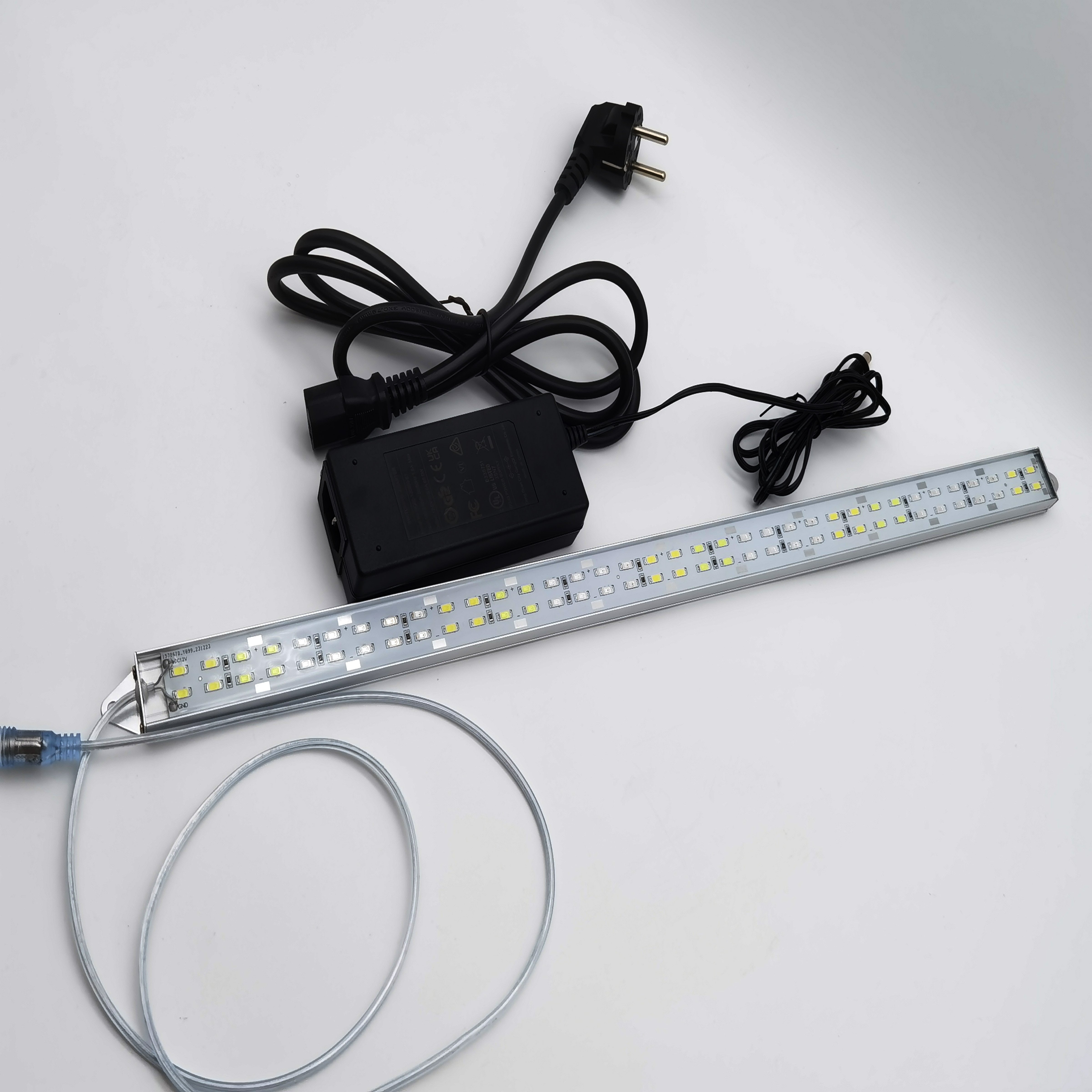 Full Spectrum LED Fish Tank Aquarium Light with Multi-Color White Blue Red Green LEDs and Extendable Brackets