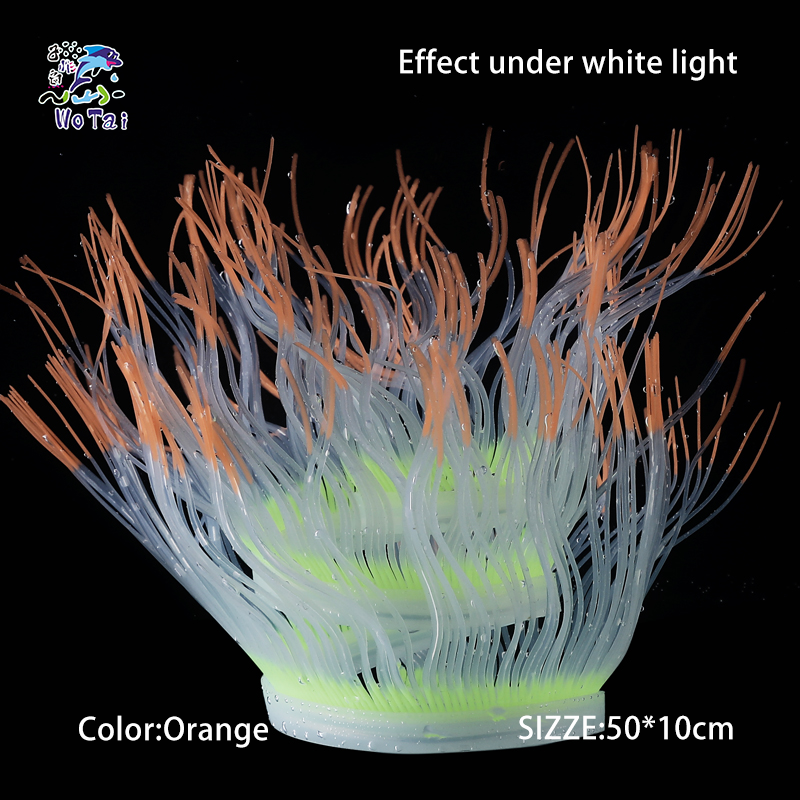 Betta fish toy is made of simulated coral in the water to simulate the environment is made of environmentally friendly silicone