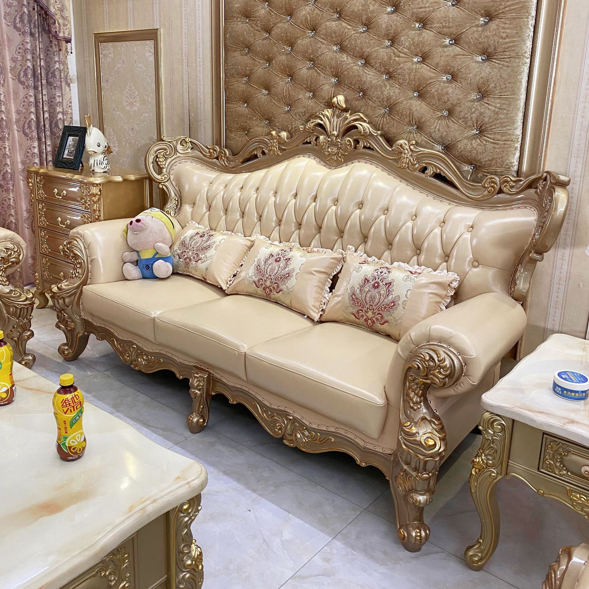 European Luxury Style Solid Gold Wood Living Room Furniture Vintage Sofa Design Classical Living Room Sofa Set