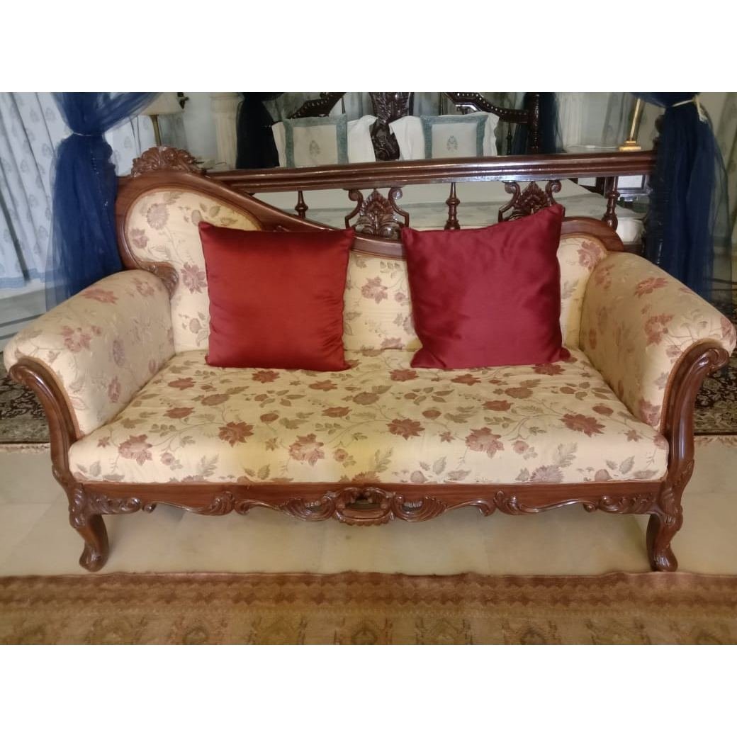Newly Arrival Living Room Sofas with Solid Wooden Made Soft Seat Polished Living Room Sofas For Sale By Exporters