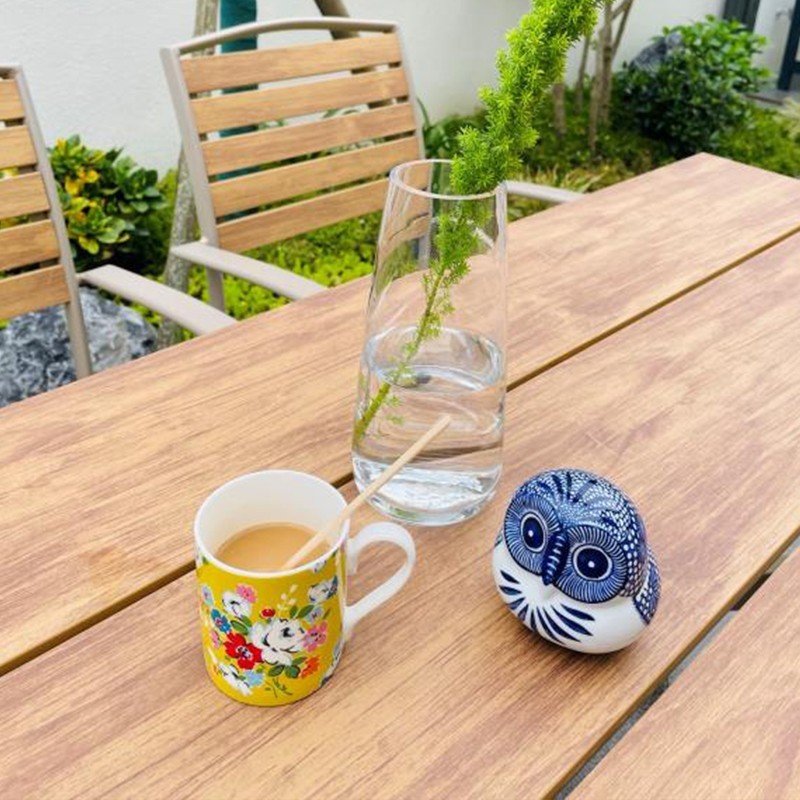 Modern Furniture Garden Patio Plastic Wood Outdoor Dining Table And Chairs Indoor Waterproof Aluminum Plastic Wood Restaurant