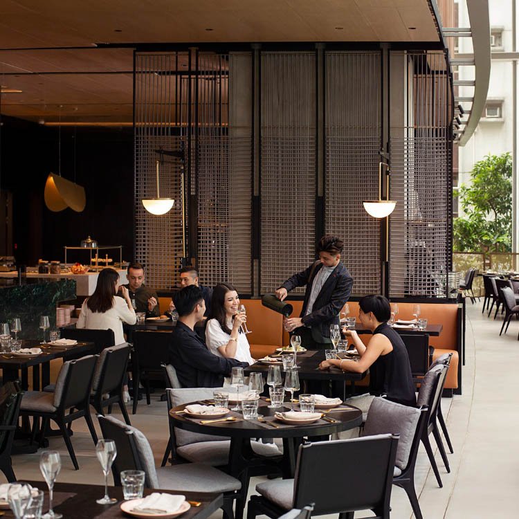Orangefurn Customizable Modern Luxury 5 Star Resort Cafeteria Table And Chair Set Furniture Hotel Case Restaurant Furniture