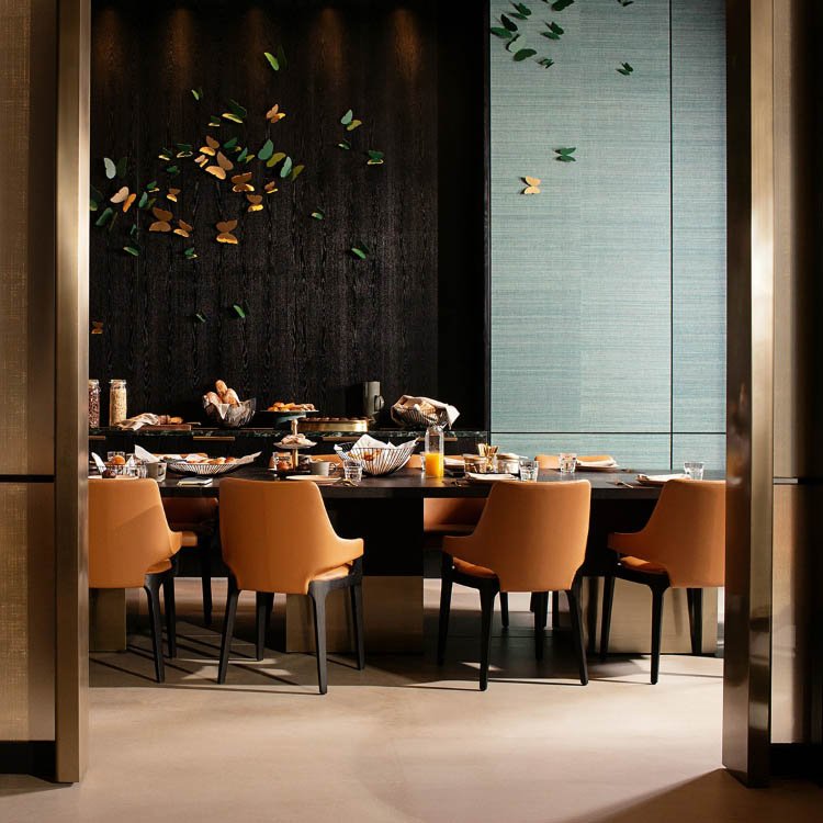 Orangefurn Customizable Modern Luxury 5 Star Resort Cafeteria Table And Chair Set Furniture Hotel Case Restaurant Furniture