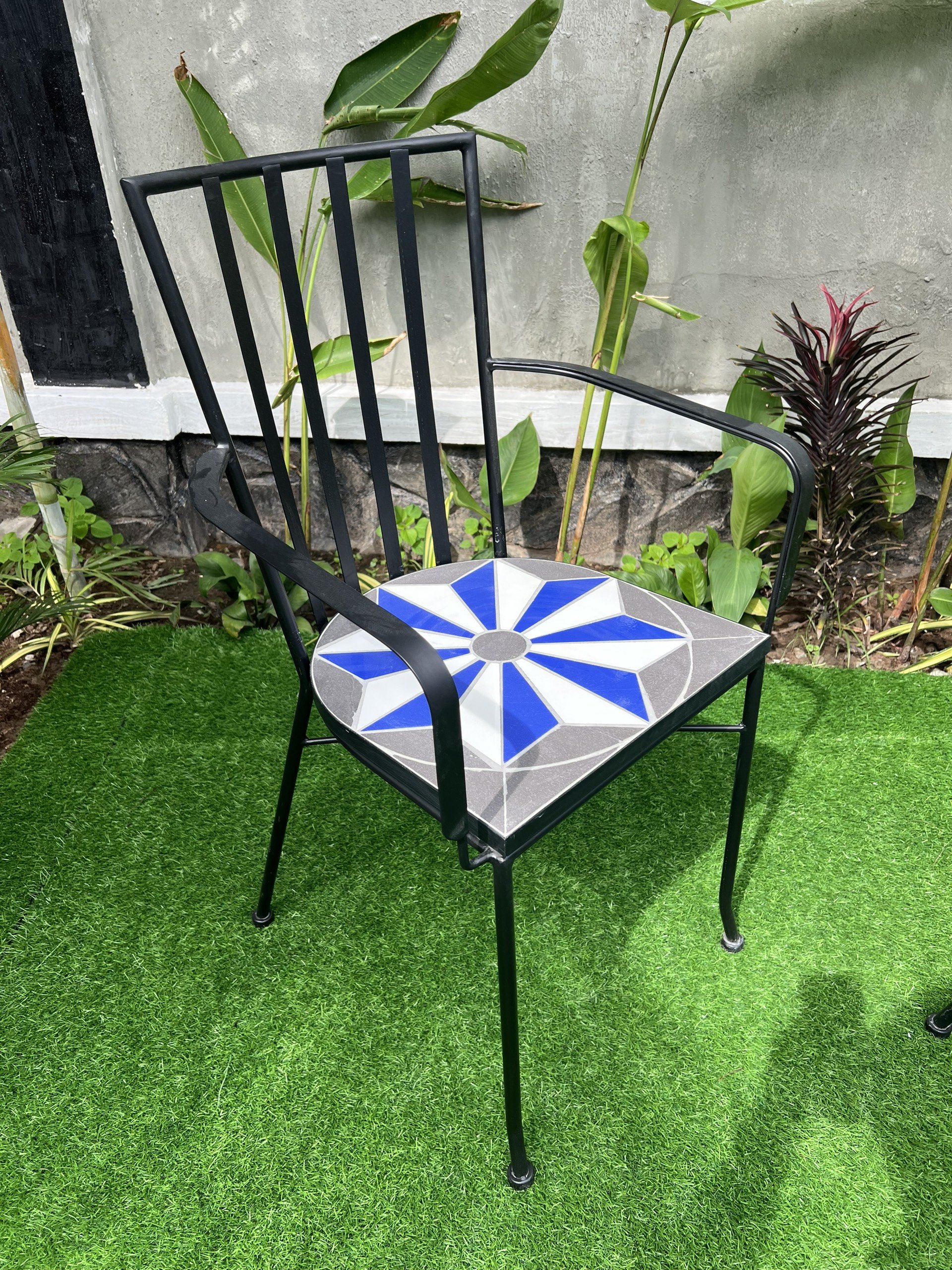 Modern Outdoor Garden Picnic Table with Iron Frame & Ceramic Tile Top Mosaic round Dining Table from Top Manufacturer
