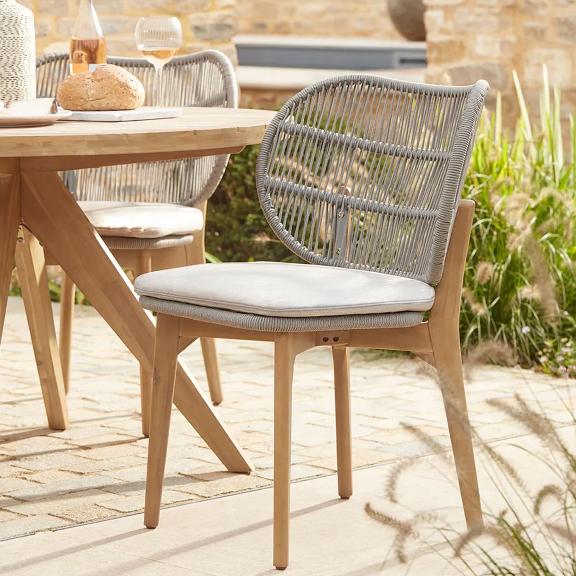 Round Dining Table Garden Set Wooden Table With 4 Rattan Chairs - Kino
