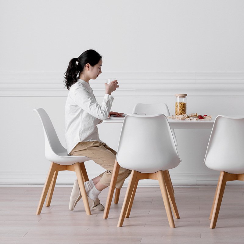 Simple Design Popular Sale Restaurant Dining Sets Plastic Dining Chair and MDF Wooden Dining Table