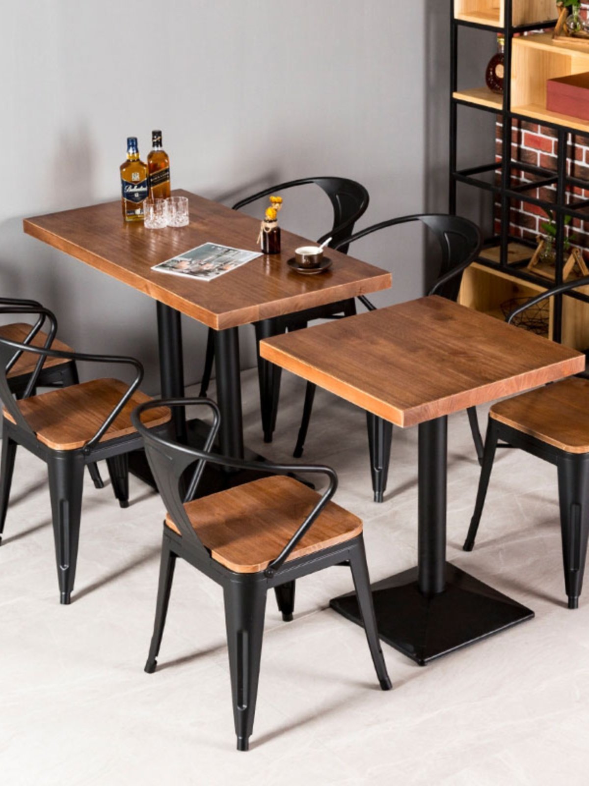 Very Hot Sale Dining Table Modern Wood restaurant Furniture Industrial Style Iron Stackable Vintage Bistro Table And Chairs Sets