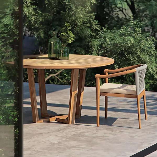 Aland Made of Solid Teak Wood Outdoor Dining Sets Wood Round Dining Table with Natural Finish.