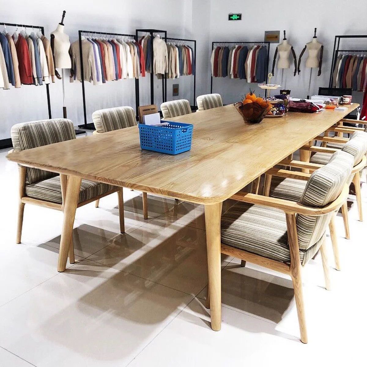 Solid wood dining table Meeting desk Rectangular log multi-person seating cheap solid wood