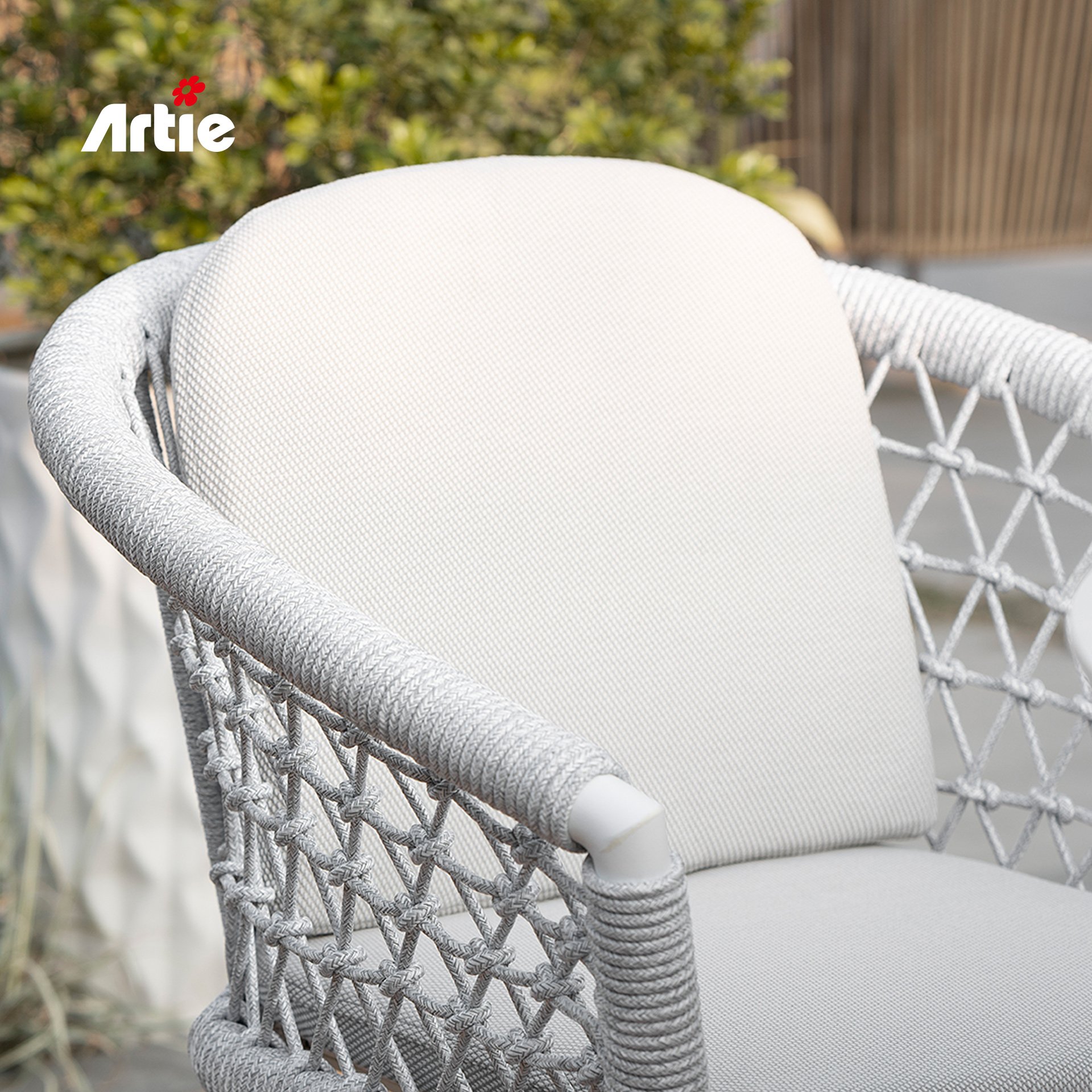 Artie All Weather Outdoor Restaurant Furniture Garden Table And Chairs Aluminum Rope Woven Outdoor Dining Table Set