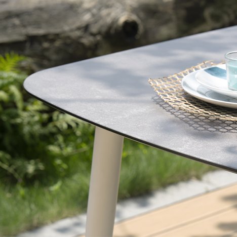 Artie All Weather Outdoor Restaurant Furniture Garden Table And Chairs Aluminum Rope Woven Outdoor Dining Table Set