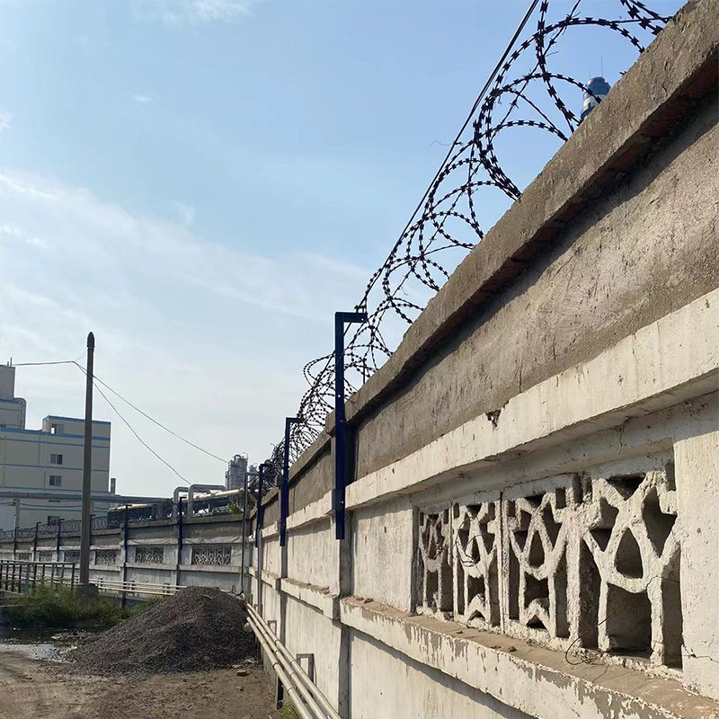 Fiber-optic Vibration Sensor for Perimeter Security System