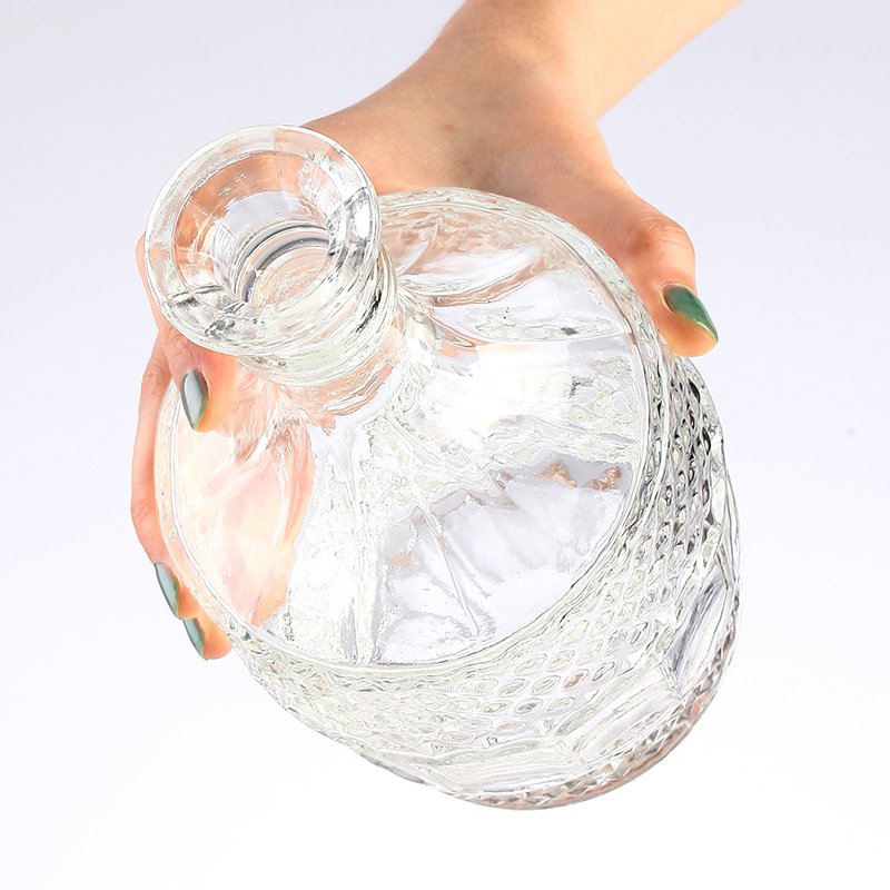 Customized Wholesale Hot Sale New Design 750ml Vodka Whiskey Rum Brandy Alcohol Fruit Wine Glass Bottle with Cap