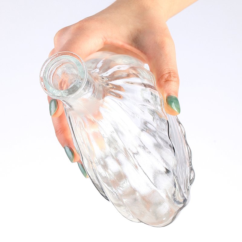 Customized Wholesale Hot Sale New Design 750ml Vodka Whiskey Rum Brandy Alcohol Fruit Wine Glass Bottle with Cap