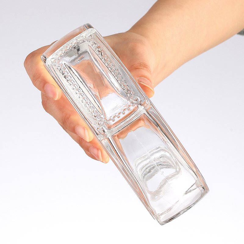 High-End Customized Large Capacity Glass Bottle Creative Embossed Transparent Glass Bottle for Brandy Whisky Vodka Rum Tequila