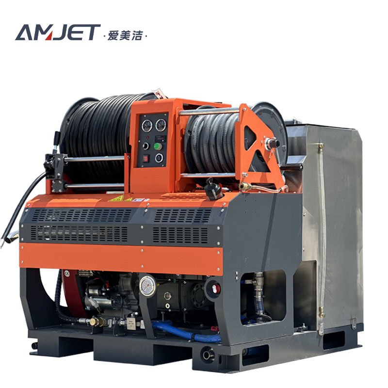 4350psi 10 gallon drain pipe sewer jetting machine 300bar high pressure 40 liters per minute water flow to clean sewer pipes.