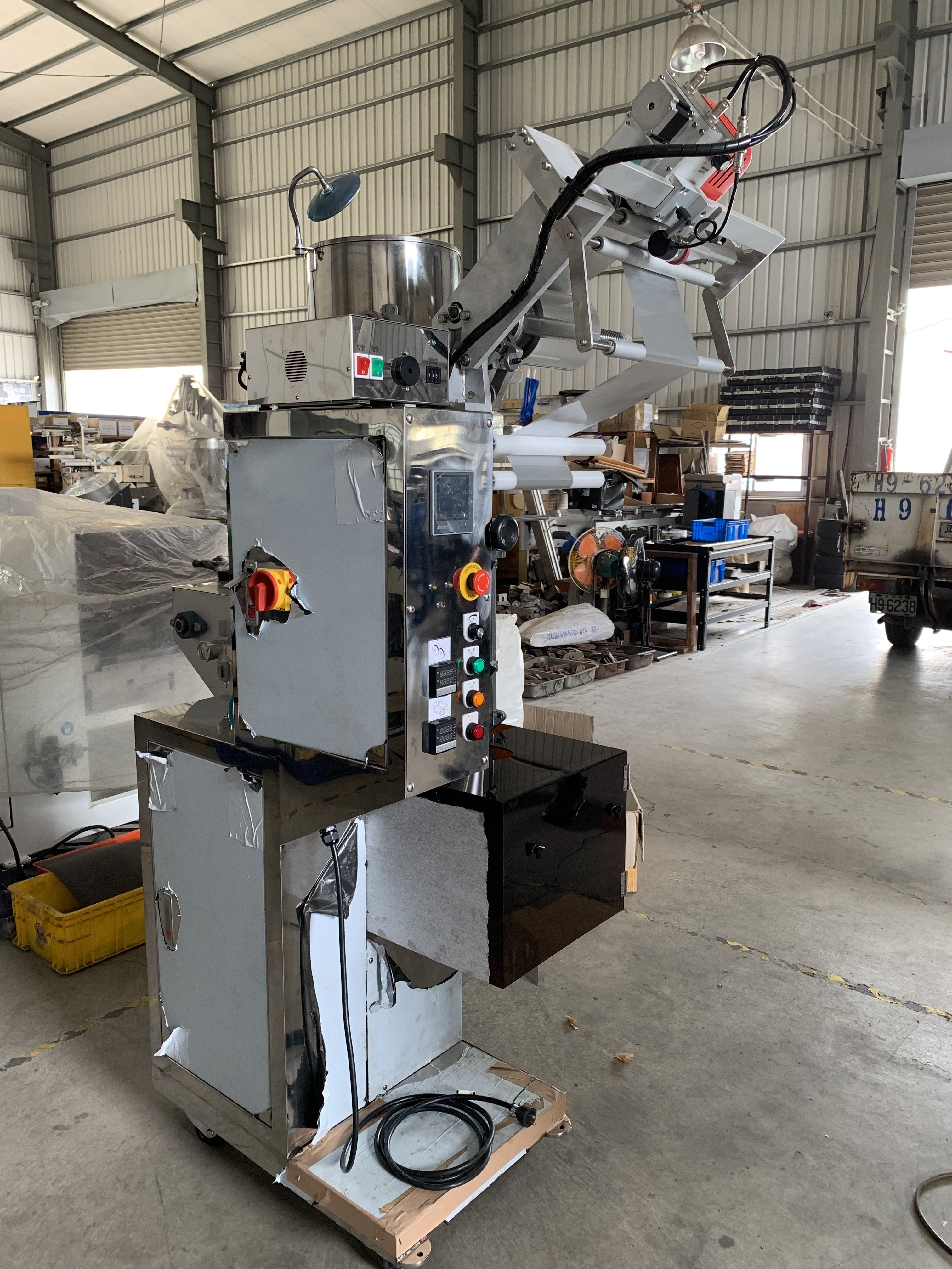 High Efficiency Automatic Liquid Vertical Form fill seal Packaging Machine for Water Oil Honey Sauce Food