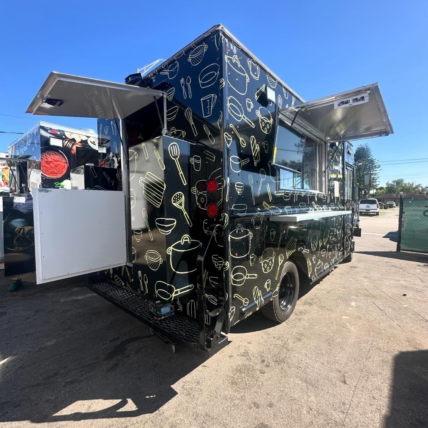 Big Food trucks mobile fast food trailer/Outdoor Mobile Food Trailer Ready For Export
