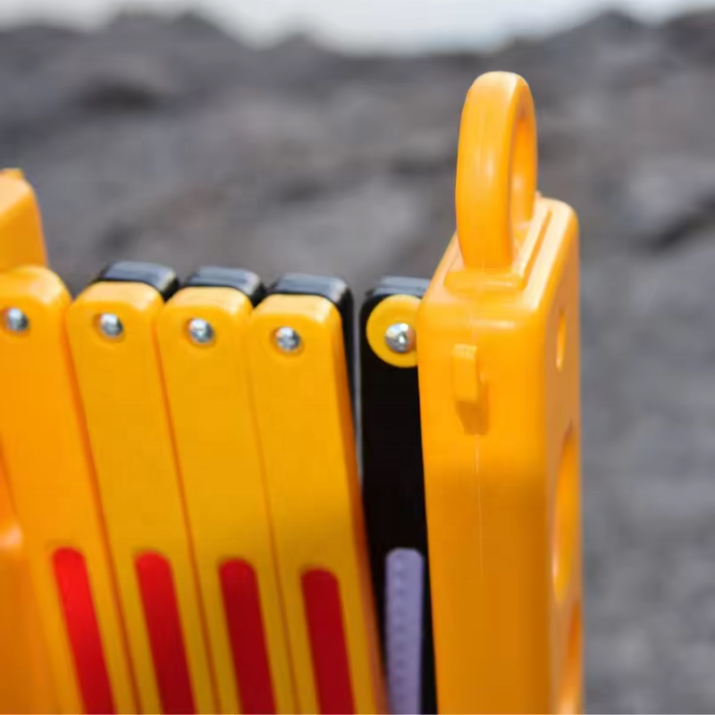 High Quality HDPE Plastic Expandable Safety Barrier Telescopic Barricade water Filled Expandable Traffic Fence