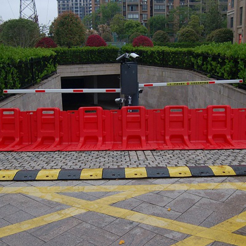 Red Abs Inward Curved Flood Barrier Urban Flood Control School Site Instead Of Sandbags Manufacturers Wholesale Water Barriers