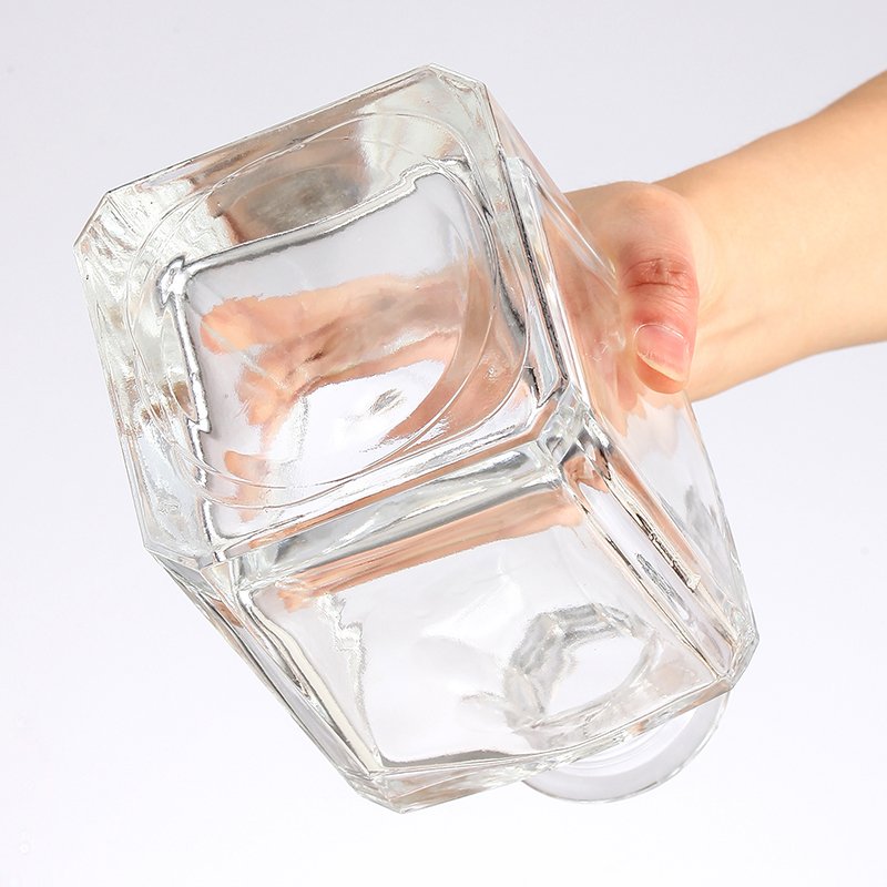 Hot Selling Square Whiskey Decanter 750ml Lead-free Glass Whiskey Bottle Wine Bottles with Glass Stopper