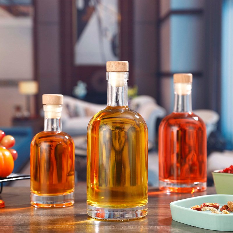 Premium customized 1L, 750ml, 500ml, 375ml, 200ml 100ml glass bottle with Cork/ liquor fancy vodka glass bottle