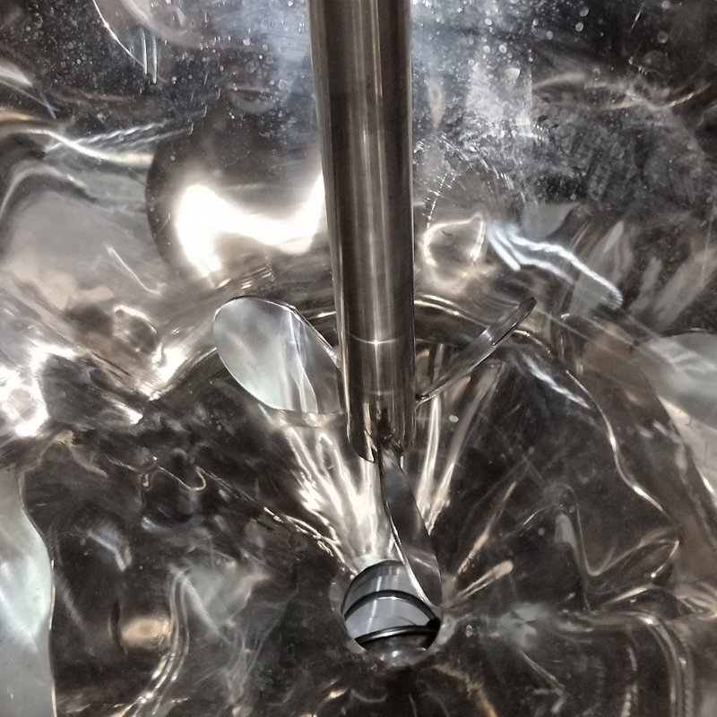 Liquid Making Machine Mixing Tank with Agitator Mixer Perfume Storage Tank High Quality 100-200L Cosmetic Machine Pneumatic