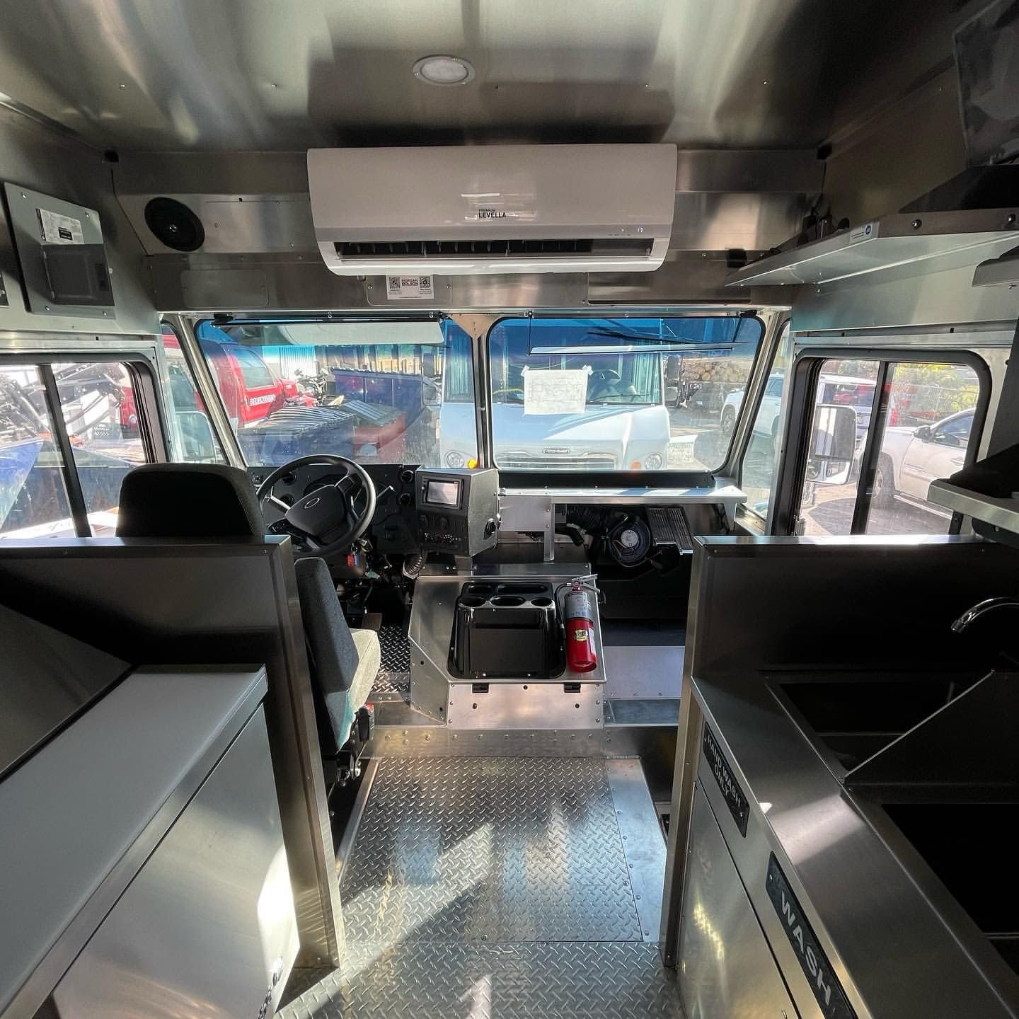 Best Quality Electric Fully Equipped Used Mobile Food Truck Ready For Export