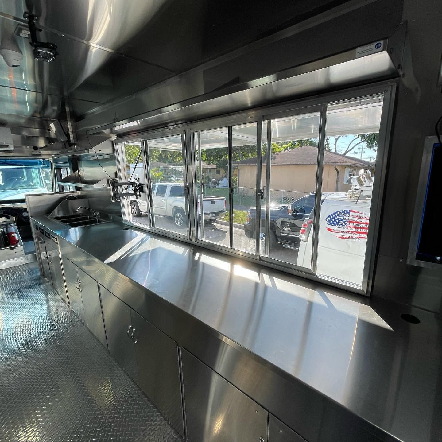 Best Quality Electric Fully Equipped Used Mobile Food Truck Ready For Export