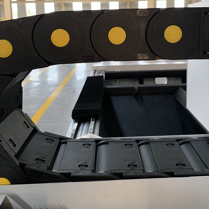 Heavy Duty Industrial CNC Fiber Laser Cutting Machine 1000 watt 2000 watt With MAX Laser Source