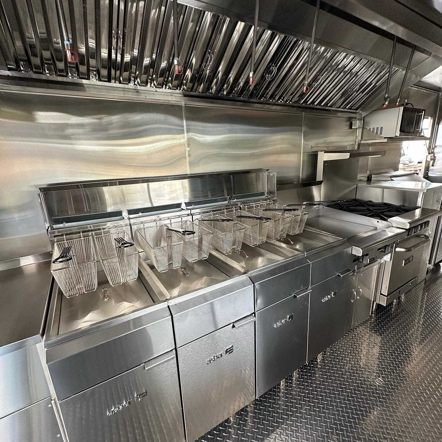 New Design Top Quality Classic Fully Equipped Food Trailer Ready For Export