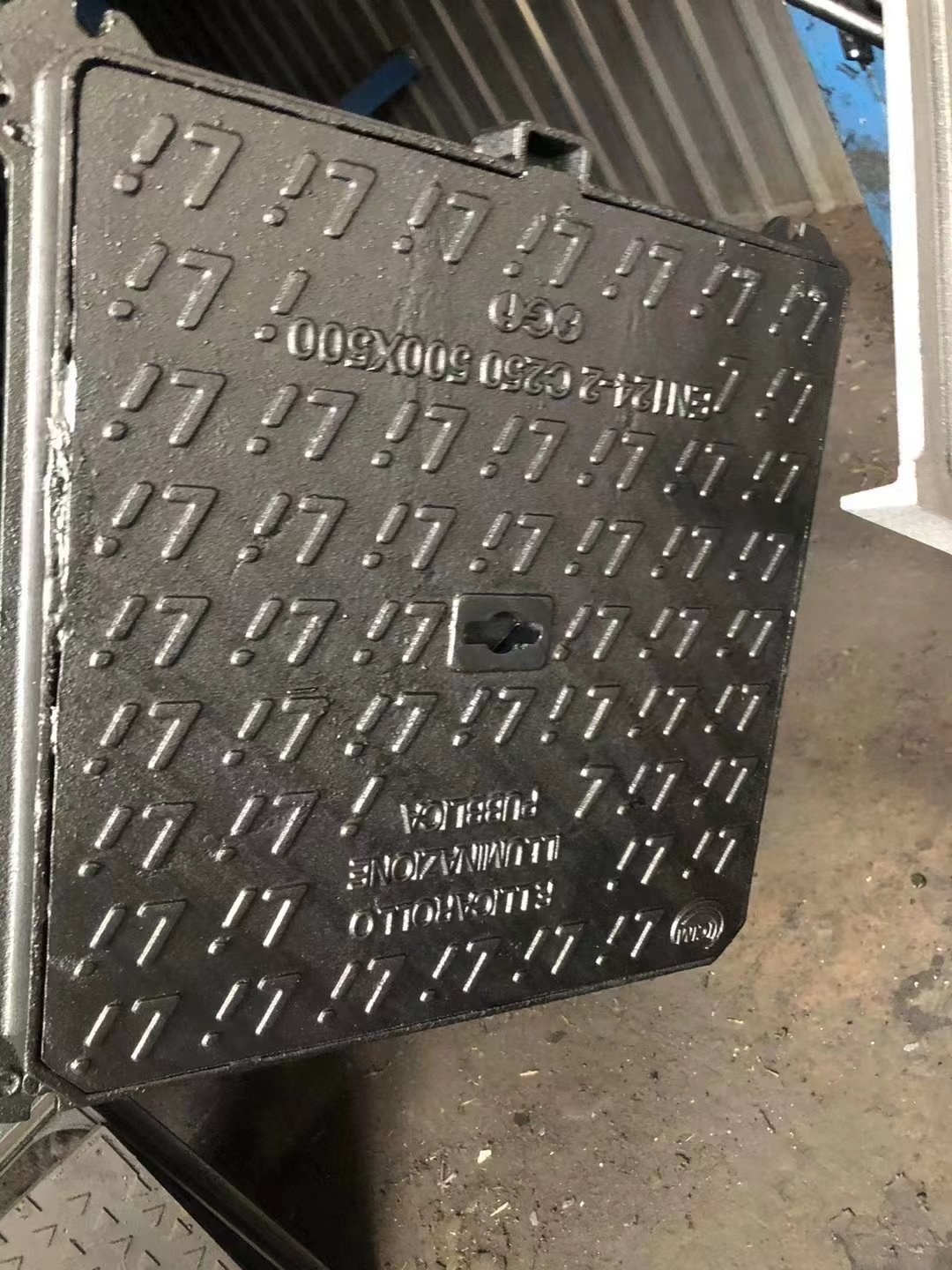 Customize Water Road Application Resin Sand Casting Well Manhole Cover Manufacturer