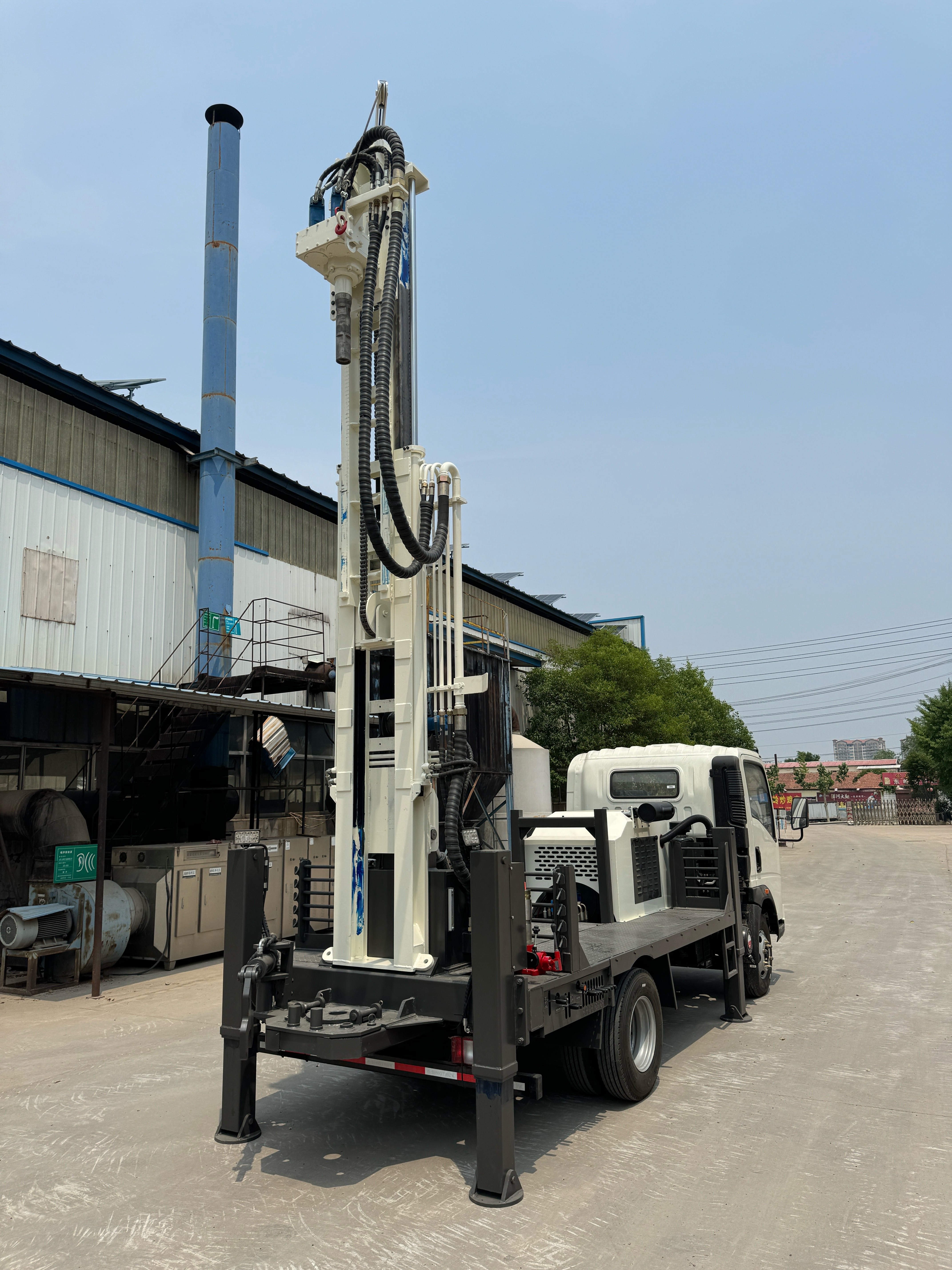 China Truck Mounted Water Drilling Machine Hydraulic 200m 300m Depth Water Well Drilling Rig