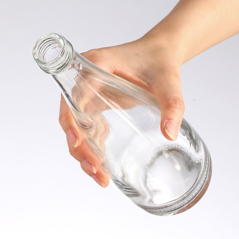 Wholesale 500ml 550ml water glass bottle frosted