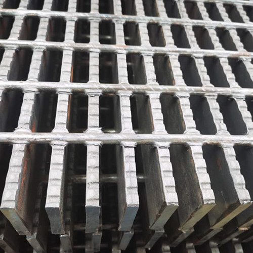 Galvanized Anti-slip safety walking grating for stair Treads Anti Skid O-grip strut stair tread or Walkway Grip Strut Grating