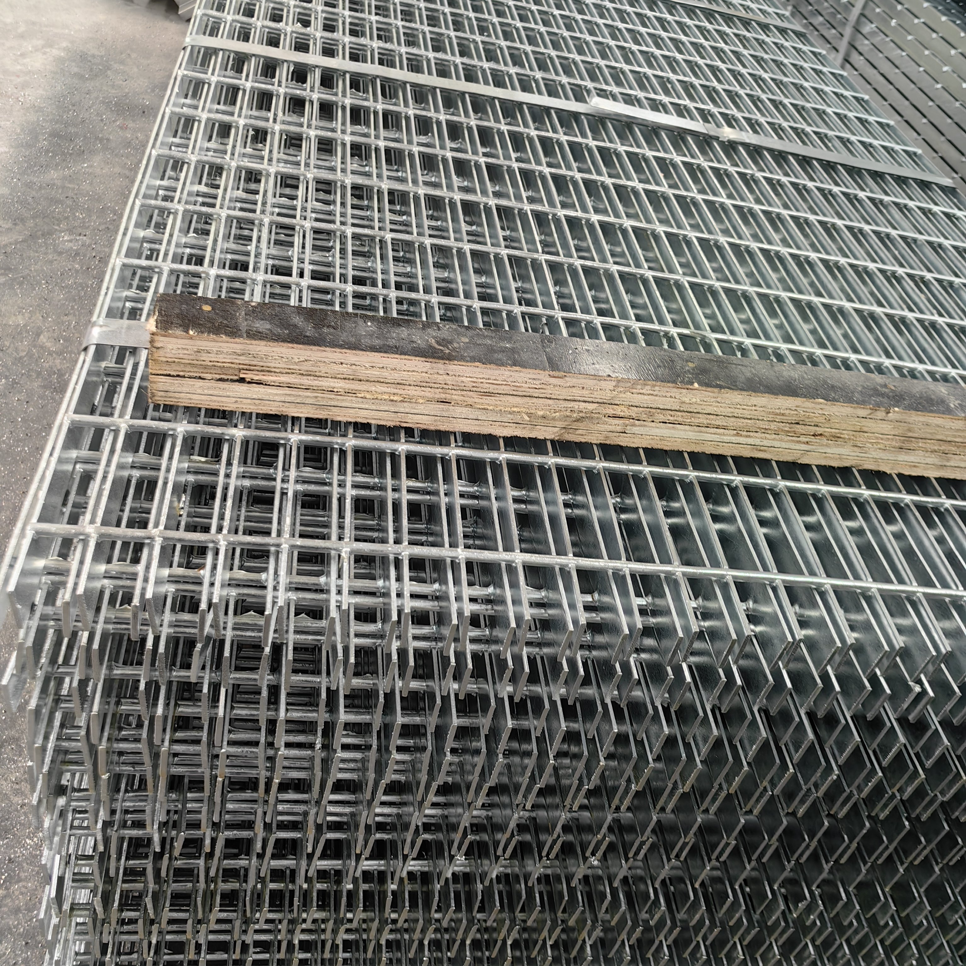 Alloy Drainage Grates Stainless Steel Metal Treads for Stairs Floor Grating Galvanized Steel Copper and Aluminum Sink Grid