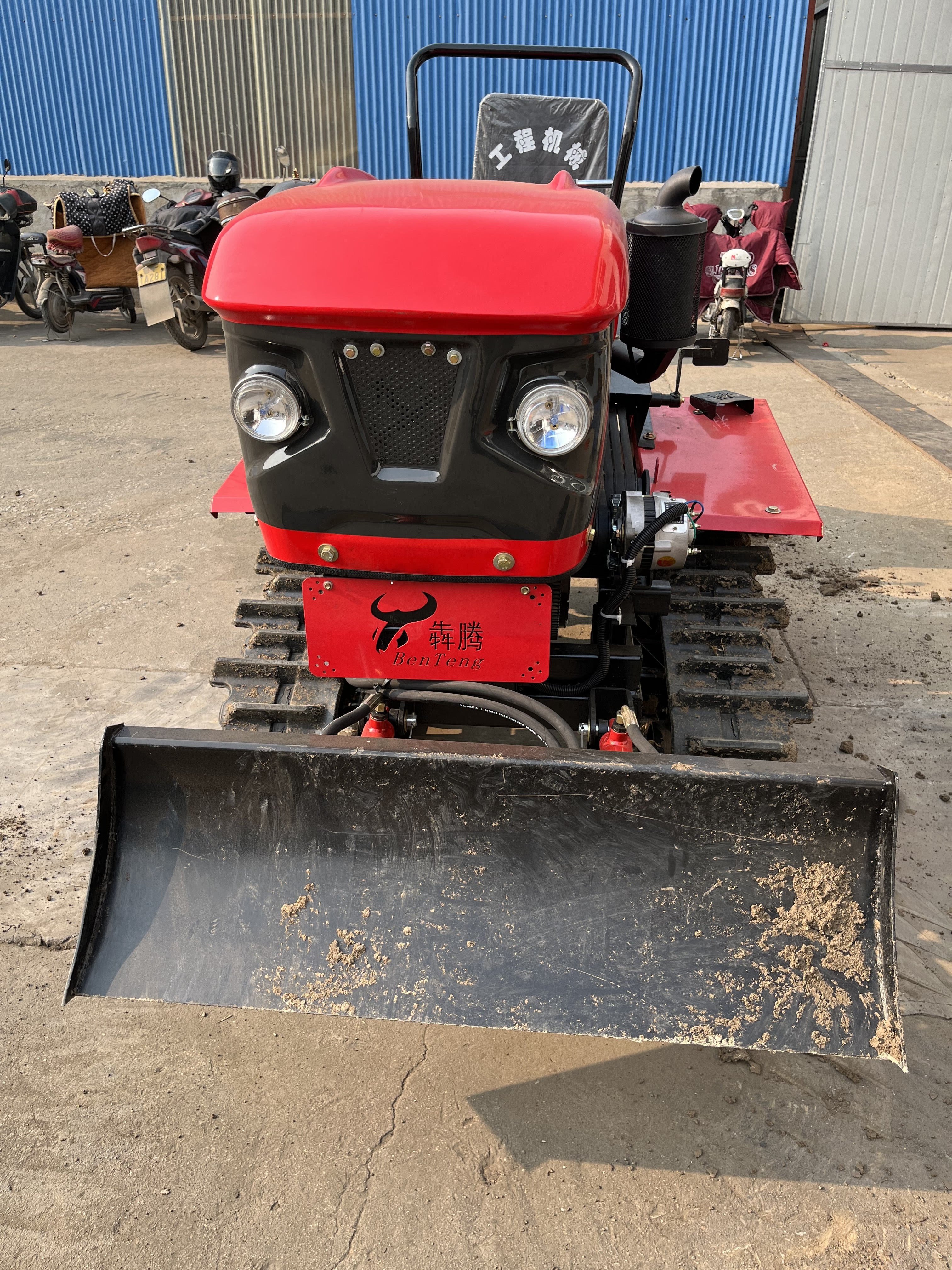 multifunction 35hp water and dry use crawler tractor with rotary cultivator