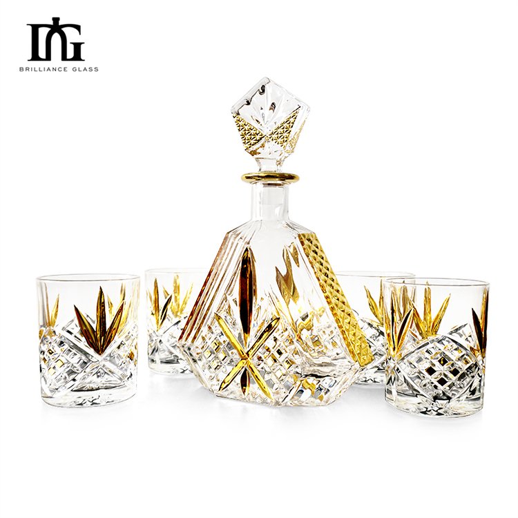 Wholesale customized Hot Selling premium whiskey glass bottle Crystal Decanter 650ml Whiskey Glass Wine Bottles