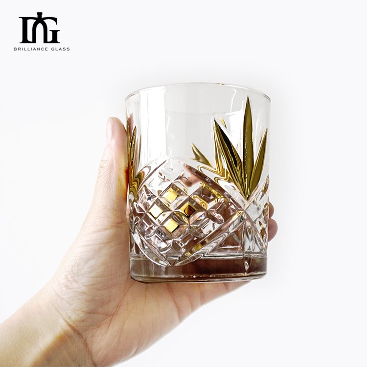 Wholesale customized Hot Selling premium whiskey glass bottle Crystal Decanter 650ml Whiskey Glass Wine Bottles