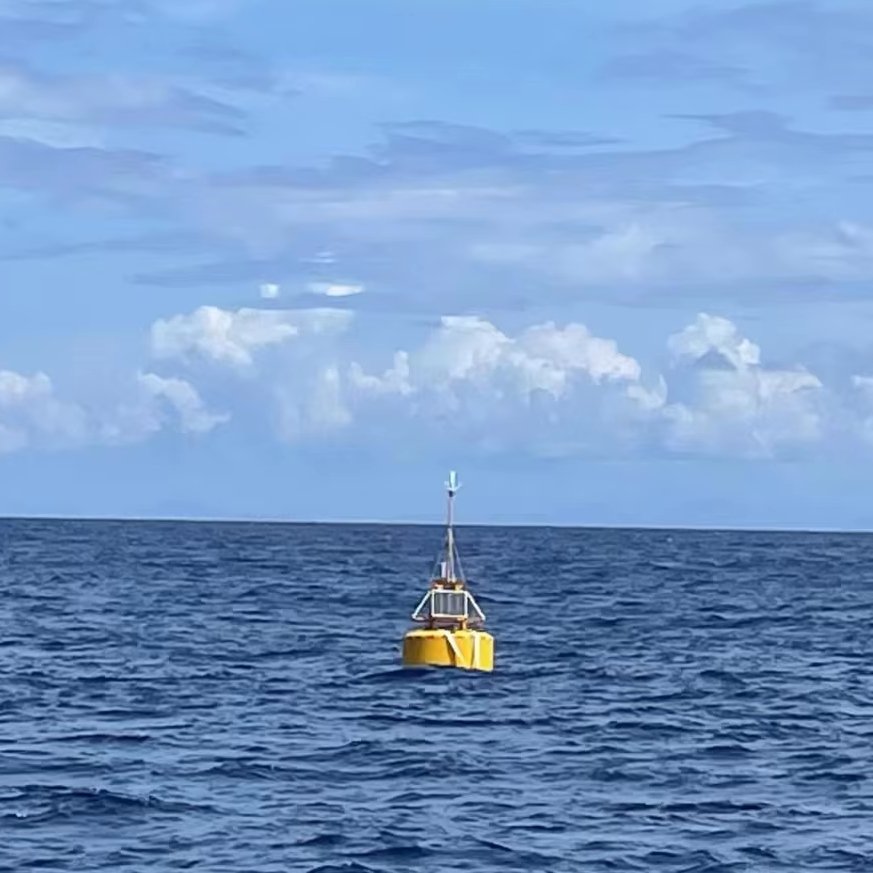 Solar Panels Equipped LDPE Foam Filled River Ocean water Monitoring Buoy With Light