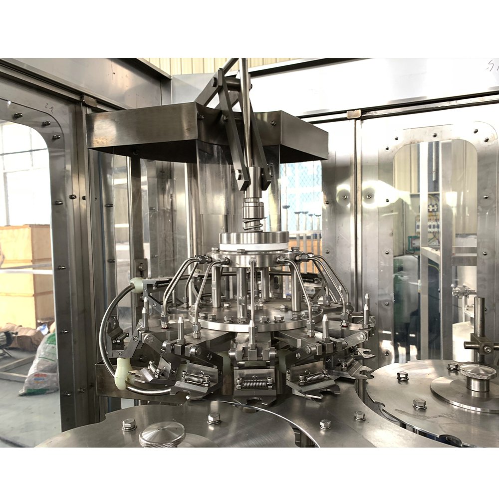 Reliable High Safety Factor 800BPH Automatic Liquid Small Carbonated Drink Water Filling Machine