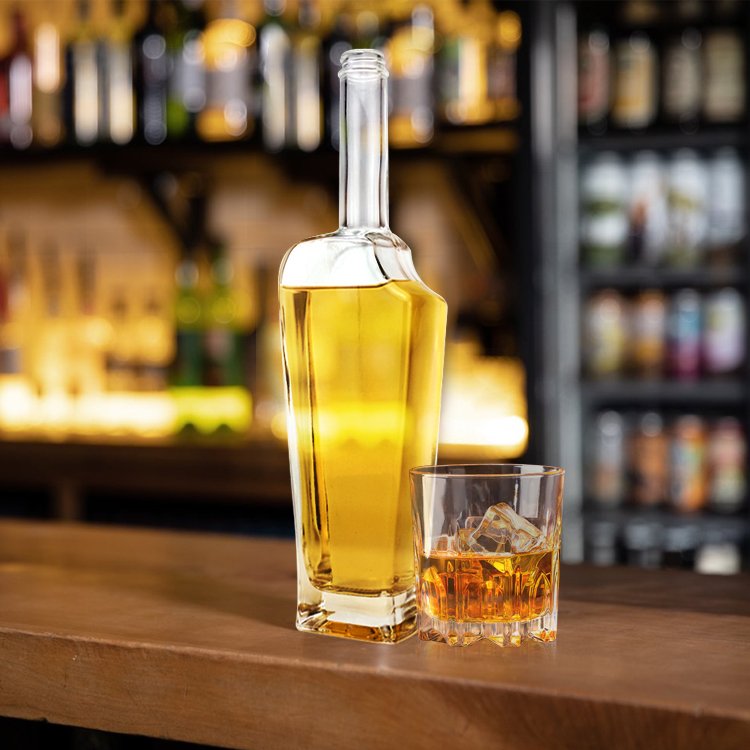 New product 375ml 500ml 700ml unique design vodka gin whiskey spirits glass bottle with cork